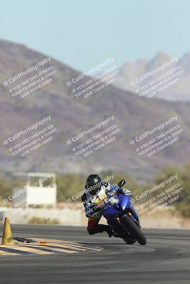 media/Oct-30-2025-Racers Edge (Thu) [[dabbdaf680]]/3-B Group/Session 2 (Turn 14)/